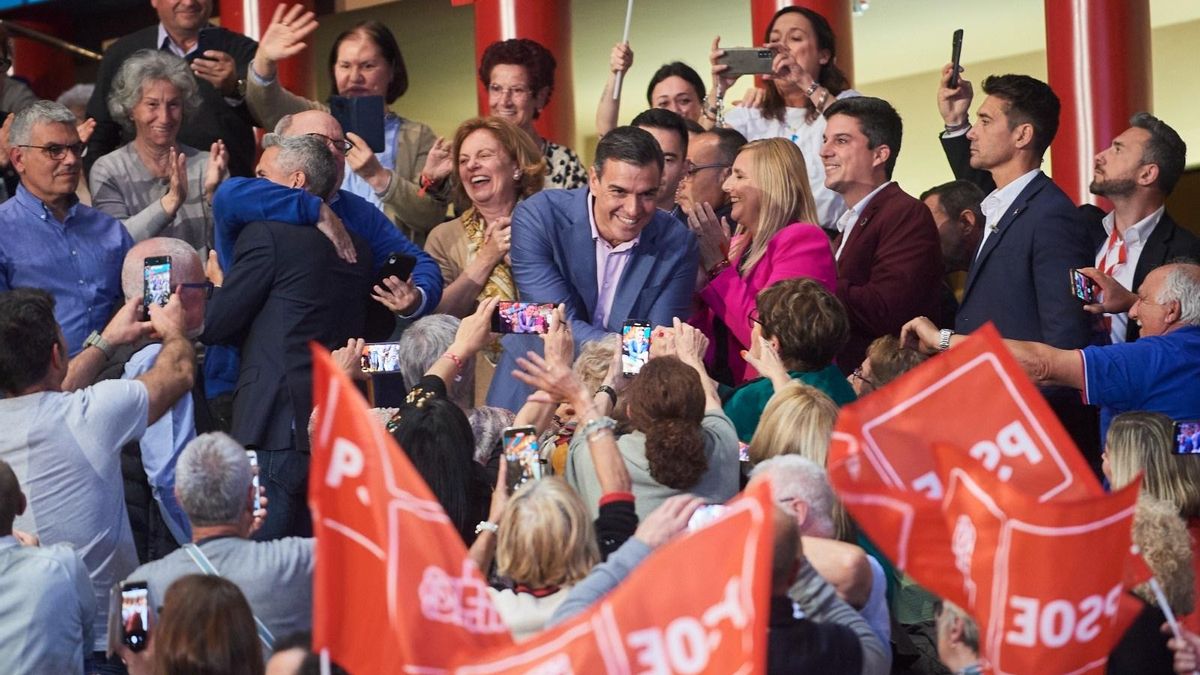 El secretario general del PSOE y presidente del Gobierno, Pedro Sánchez, en un acto de campaña en Santander.