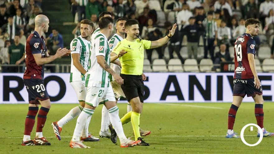 Estas son las decisiones arbitrales que desatan la polémica en el Córdoba CF
