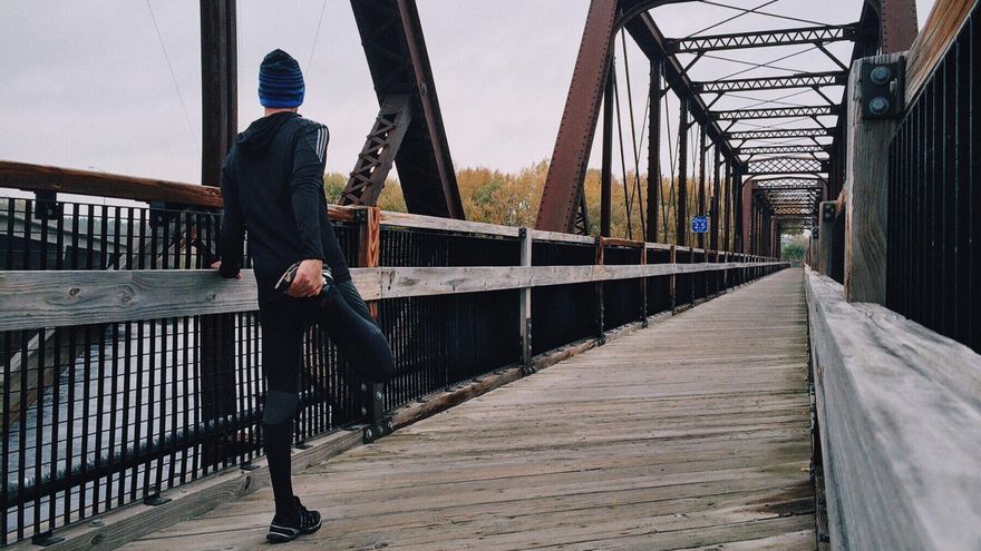 5 auriculares baratos para hacer deporte sin temor a perderlos