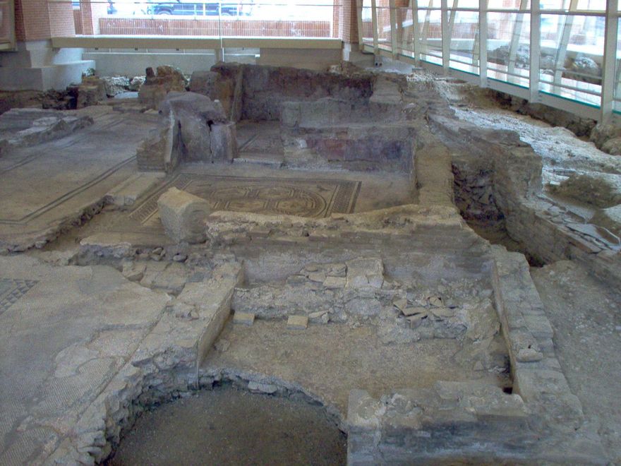 Restos de la Domus del Cirujano, una antigua casa romana de Rímini.