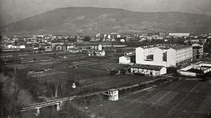 Nuevos edificios de viviendas en el barrio de la Rochapea, 1960