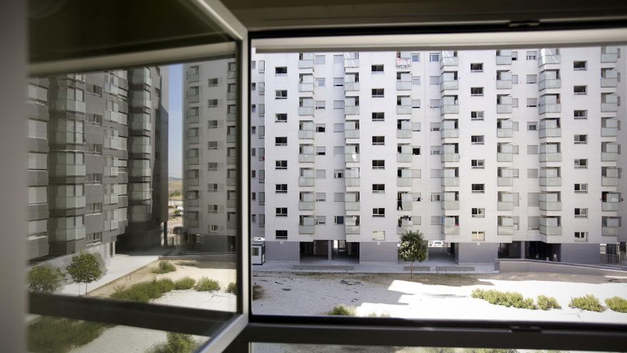 Varapalo judicial al Gobierno de Ayuso: afectados por la venta de vivienda pública logran un nuevo alquiler social