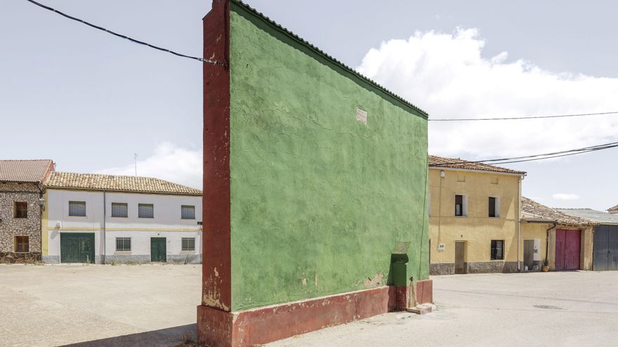 El fotógrafo alemán fascinado por la España de los frontones: “¿Qué es esto? ¿Una instalación artística?”