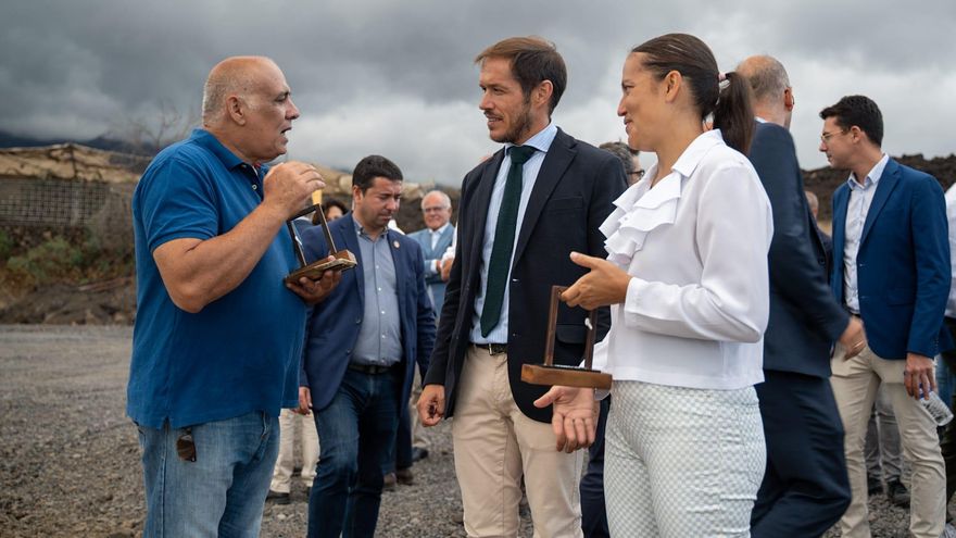 Representantes de las asociaciones vecinales también acudieron al acto.
