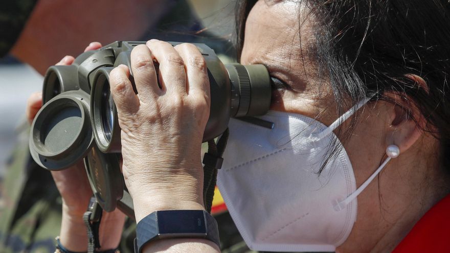 Robles visita a las tropas españolas en Líbano, pendiente del alto el fuego con Israel