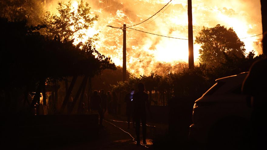Se desactiva el confinamiento de la población en la zona del incendio de A Cañiza (Pontevedra)