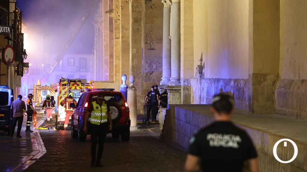 El incendio en la Mezquita de Córdoba, en imágenes