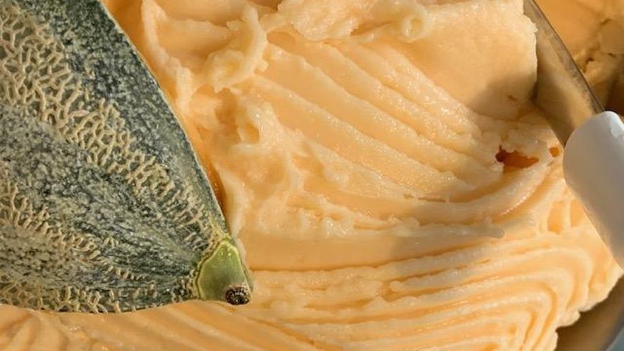 Helado de melón cantalupo.