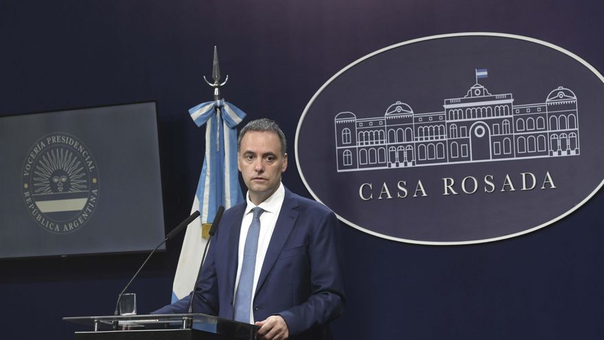 El Gobierno anunció que este jueves habrá una reunión con una comitiva del FMI y no descartó diálogos con la CGT