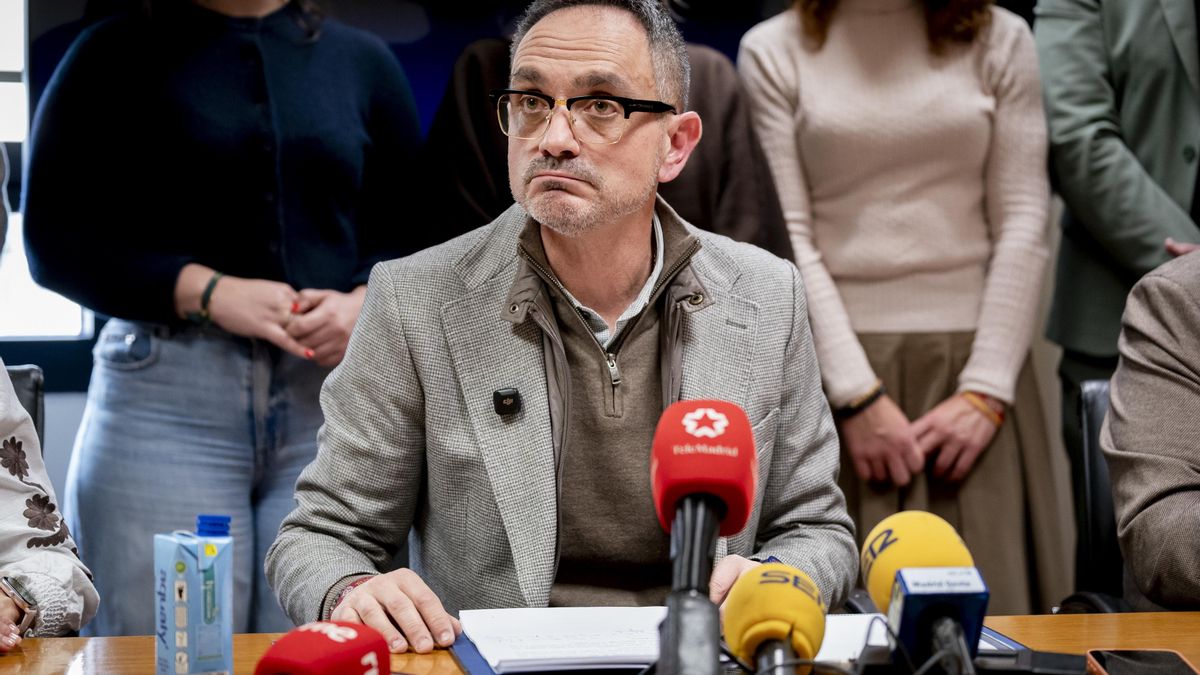 El alcalde de Móstoles, Manuel Bautista, comparece ante los medios, en el Ayuntamiento de Móstoles