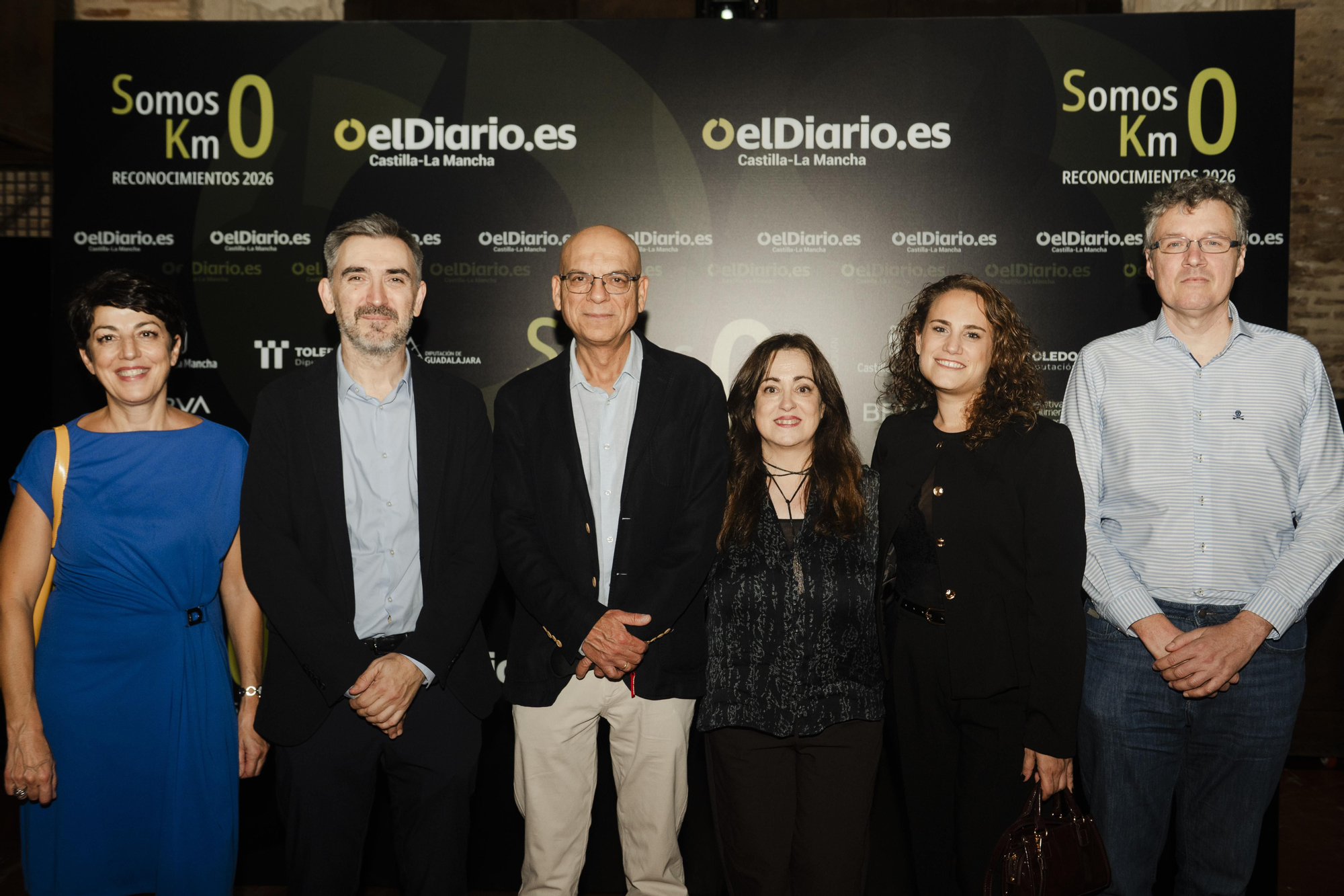 Pablo de Vicente, en el centro, junto con su equipo y Rosalía Lloret, Ignacio Escolar y Carmen Bachiller