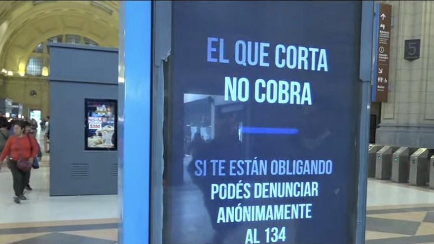 Gran operativo del Gobierno para impedir la marcha: la leyenda "el que corta no cobra" en carteles y altoparlantes de estaciones de trenes