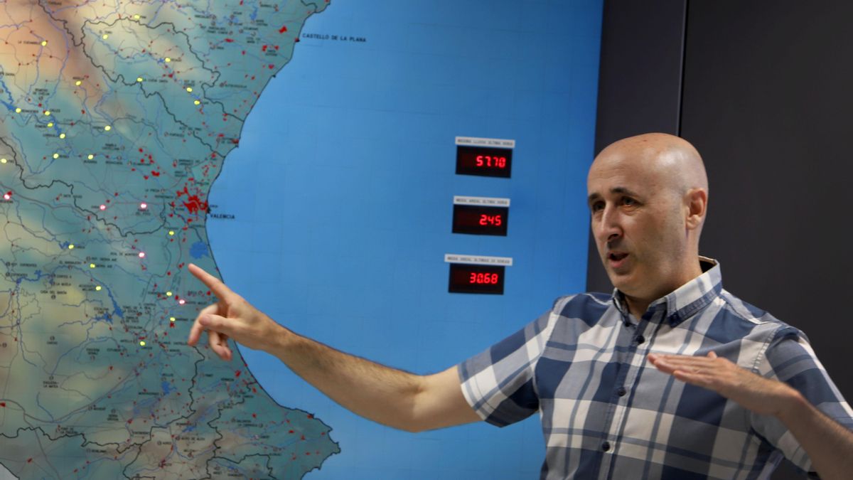 Miguel Polo, presidente de la Confederación Hidrográfica del Júcar, explica el las alertas que mandó el 29 de octubre.
