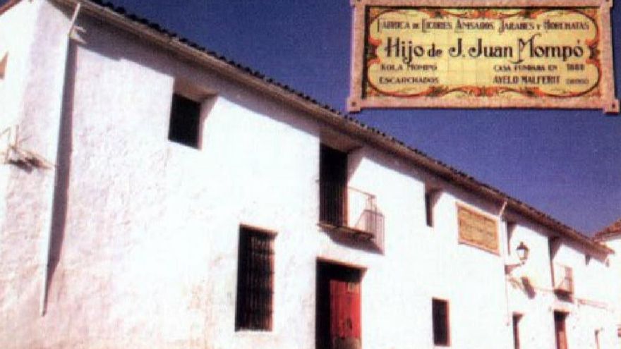 Deslilería original de la empresa de Aielo de Malferit.