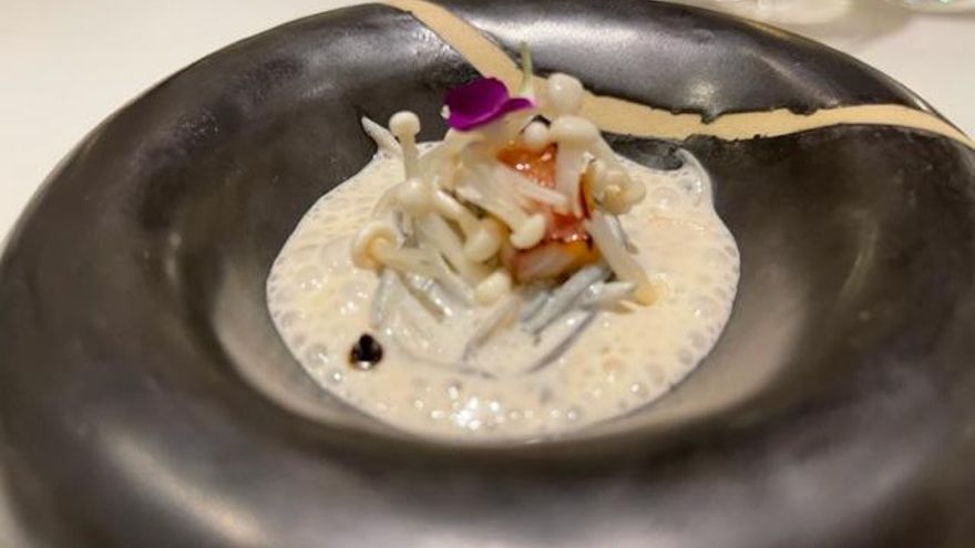 Angulas al pilpil de enoki