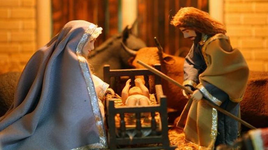 El nacimiento del belén de Cabañas Raras, tallado a mano. Foto: César Sánchez / ICAL.