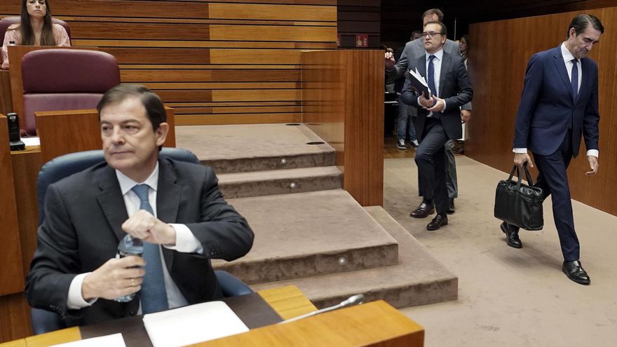 La oposición acorrala a Mañueco en las Cortes de Castilla y León: "Debe dimitir por su incompetencia"