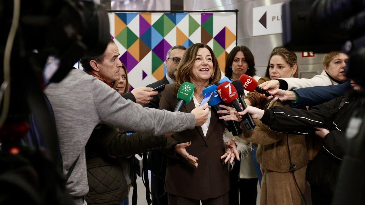 María del Carmen Castillo atiende a los periodistas en Córdoba