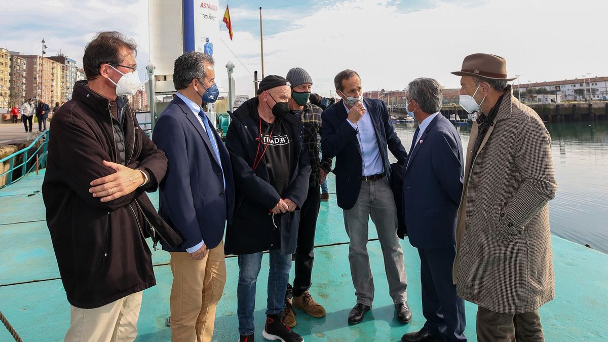 Revilla y Marcano en la presentación de 'La Naumon'.