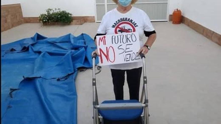 Algunos vecinos se muestran preocupados por su futuro con la llegada de macrogranjas a sus pueblos