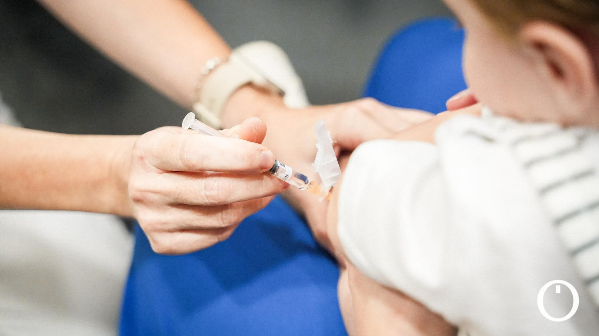 Primer día de vacunación contra la gripe infantil