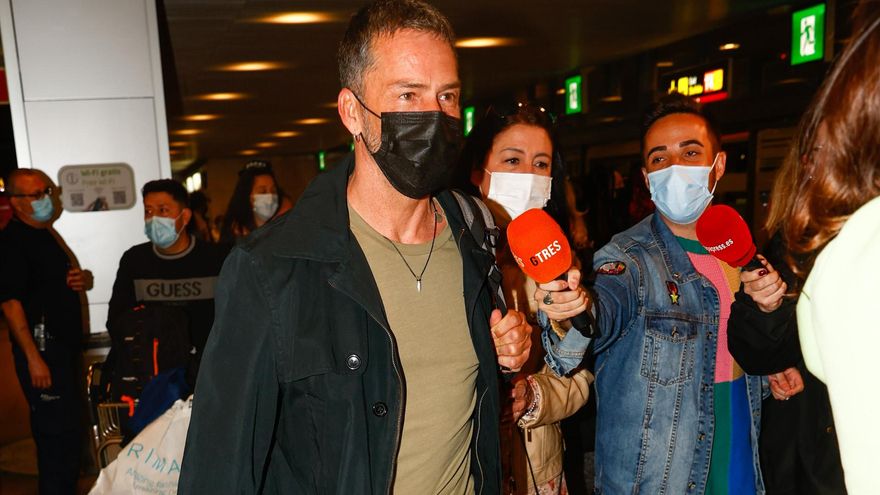 Nacho Palau en el aeropuerto rumbo a 'Supervivientes 2022'