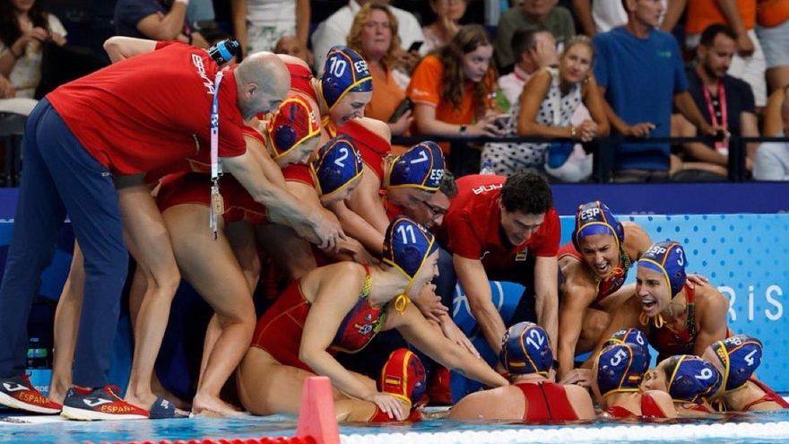 La toledana Pili Peña se baña en oro como capitana de la selección española de waterpolo en París