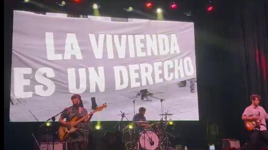 Triángulo de Amor Bizarro se suma a las reivindicaciones por la vivienda en San Isidro: "Gracias a toda la gente que no mira a otro lado"