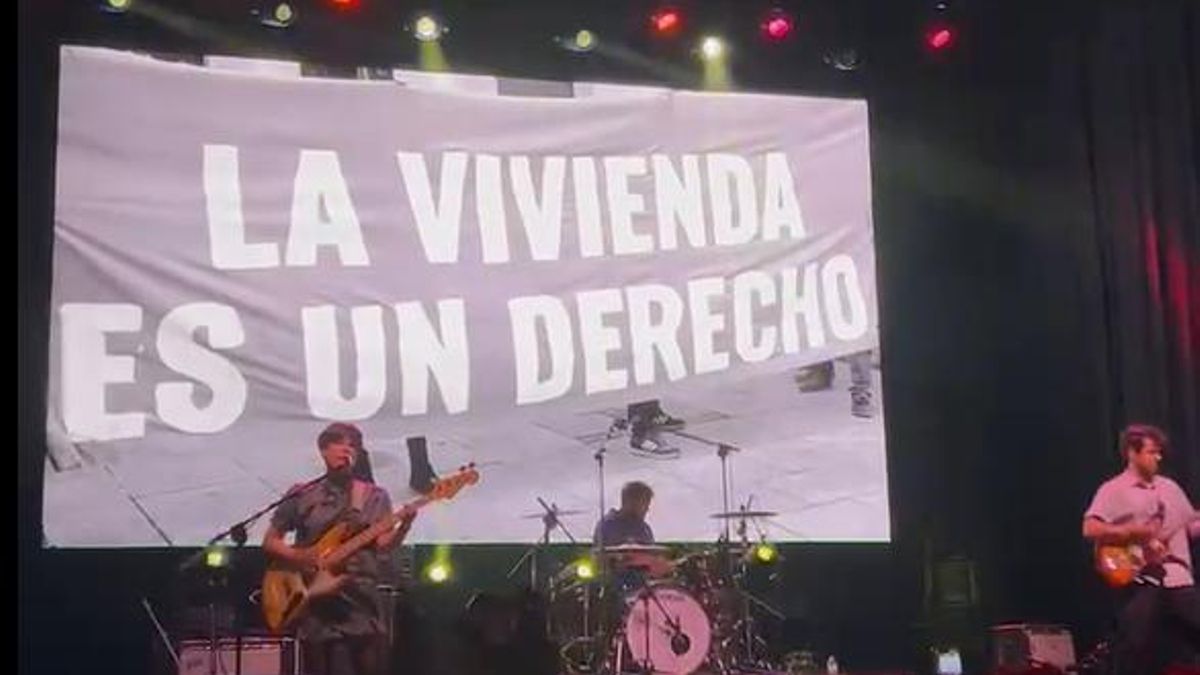 Triángulo de Amor Bizarro se suma a las reivindicaciones por la vivienda en san isidro: "Gracias a toda la gente que no mira a otro lado"