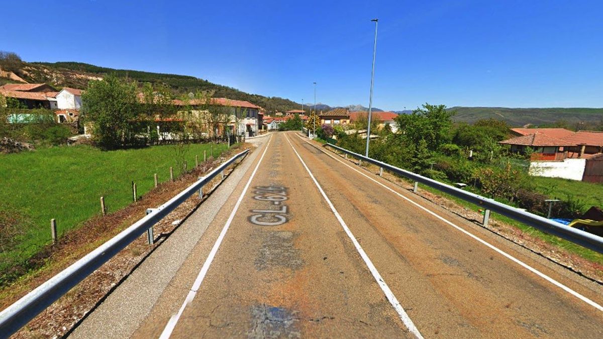 Carretera LE-626 a su paso por Solana de Fenar.