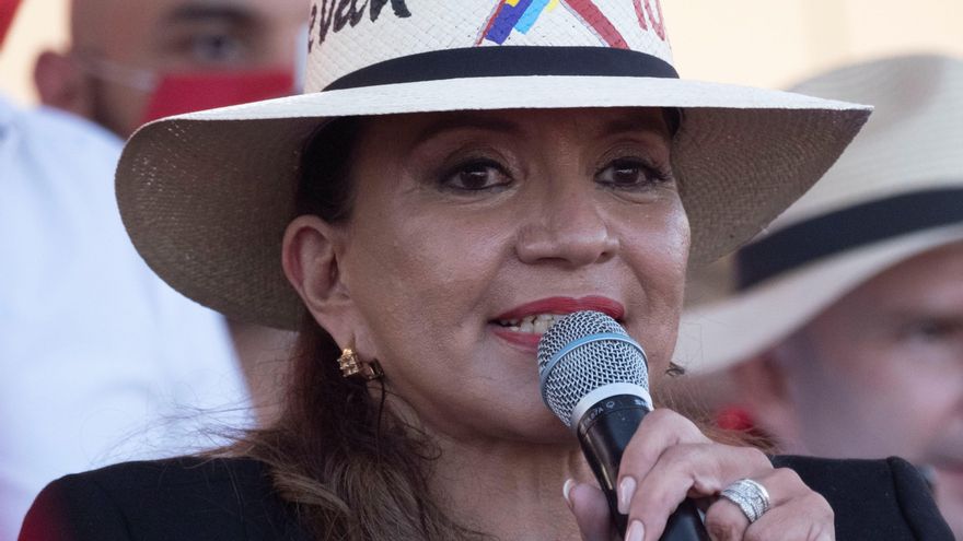 Xiomara Castro busca la presidencia por tercera vez a la sombra de su esposo