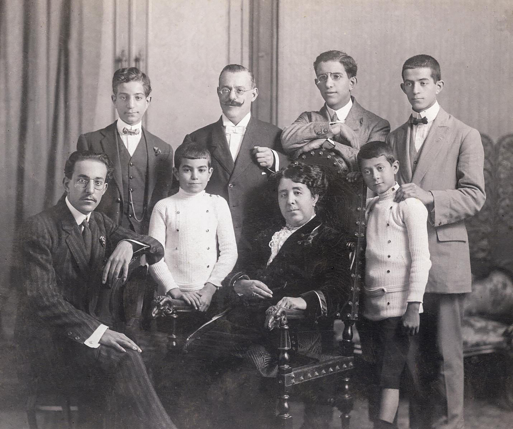 Familia De Buen. Sadí, de pie, a la derecha