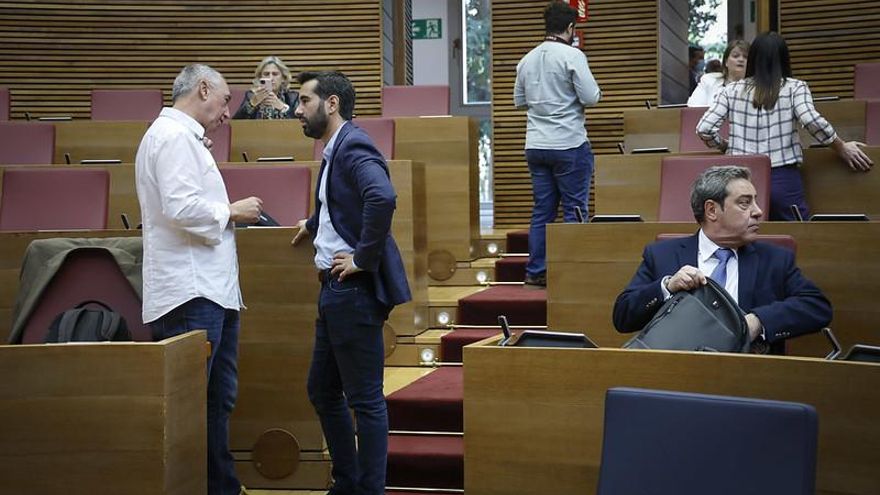 L’oposició clama contra el “revisionisme històric” del PP i Vox: “Volen tornar a les dues Espanyes igualant una democràcia amb un règim genocida”