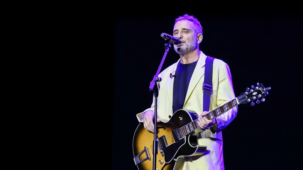 El cantautor uruguayo Jorge Drexler durante su actuación en el concierto de este sábado del festival Starmus, Isla de Las Estrellas.