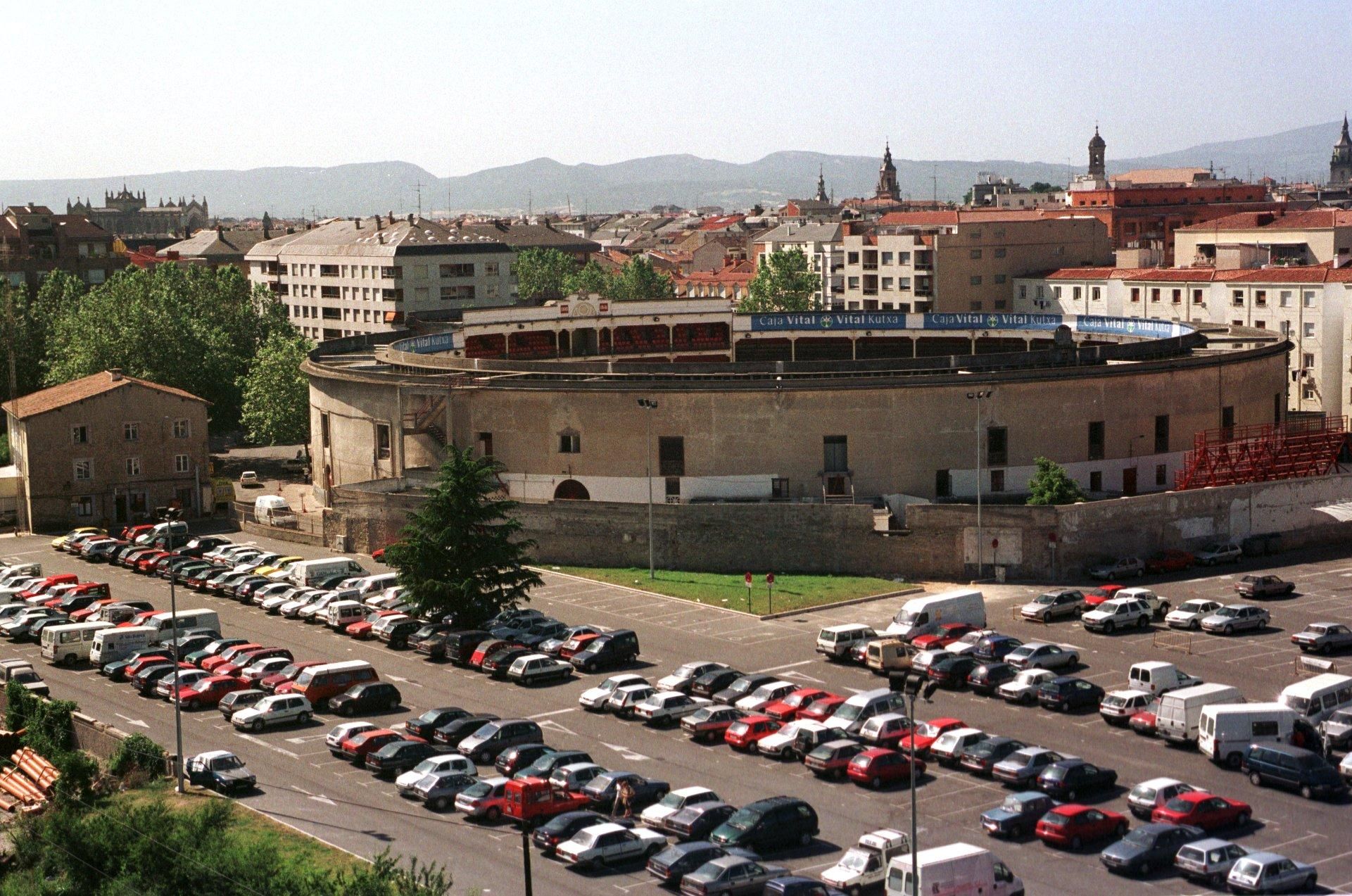 Aparcamiento de la plaza de toros en el año 2000