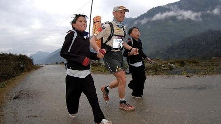 Salva Calvo, en una de sus experiencias en Vietnam