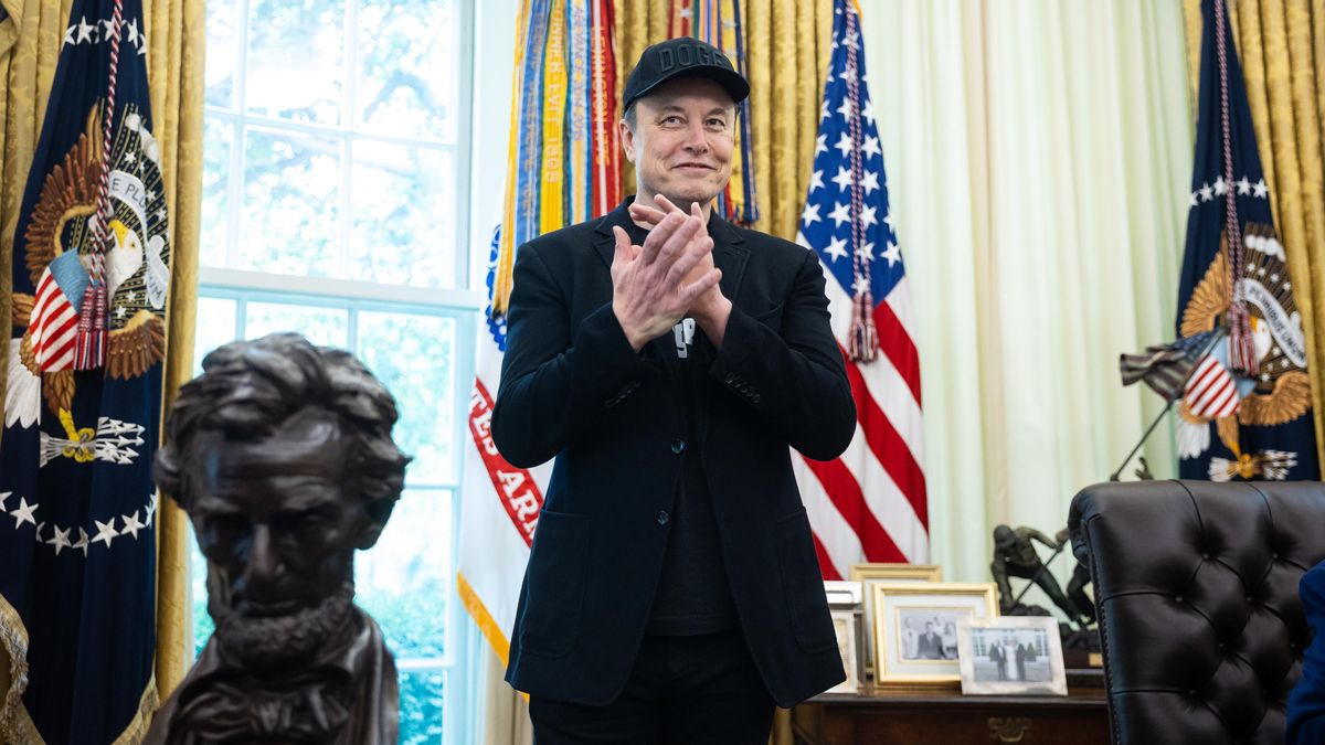 Elon Musk asiste a una conferencia de prensa con el presidente de EE.UU. Trump en el Despacho Oval de la Casa Blanca en Washington, DC, EE.UU., 30 de mayo de 2025.