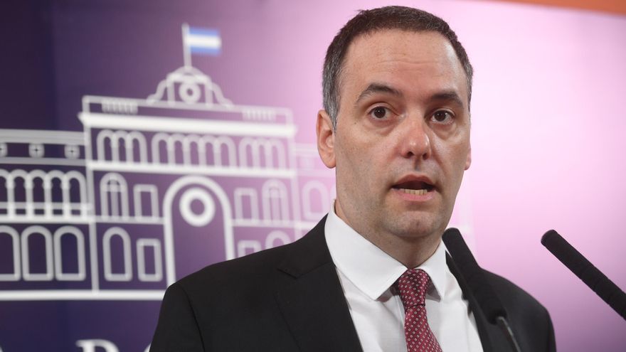 El Gobierno va a revisar los contratos del Estado del último año y confirmó el fin de la pauta oficial para los medios