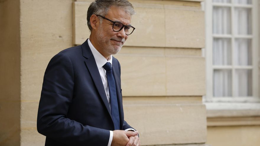 La extrema derecha y los socialistas se proponen para el Gobierno tras la caída de Bayrou