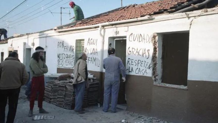 Un barrio saliendo del barro: la oda de Santiago a las casas bajas de Vallecas y a su gente