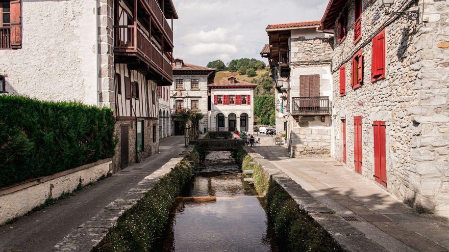 Así es Lesaka, la ‘Venecia navarra’: un bonito pueblo de los Pirineos atravesado por canales