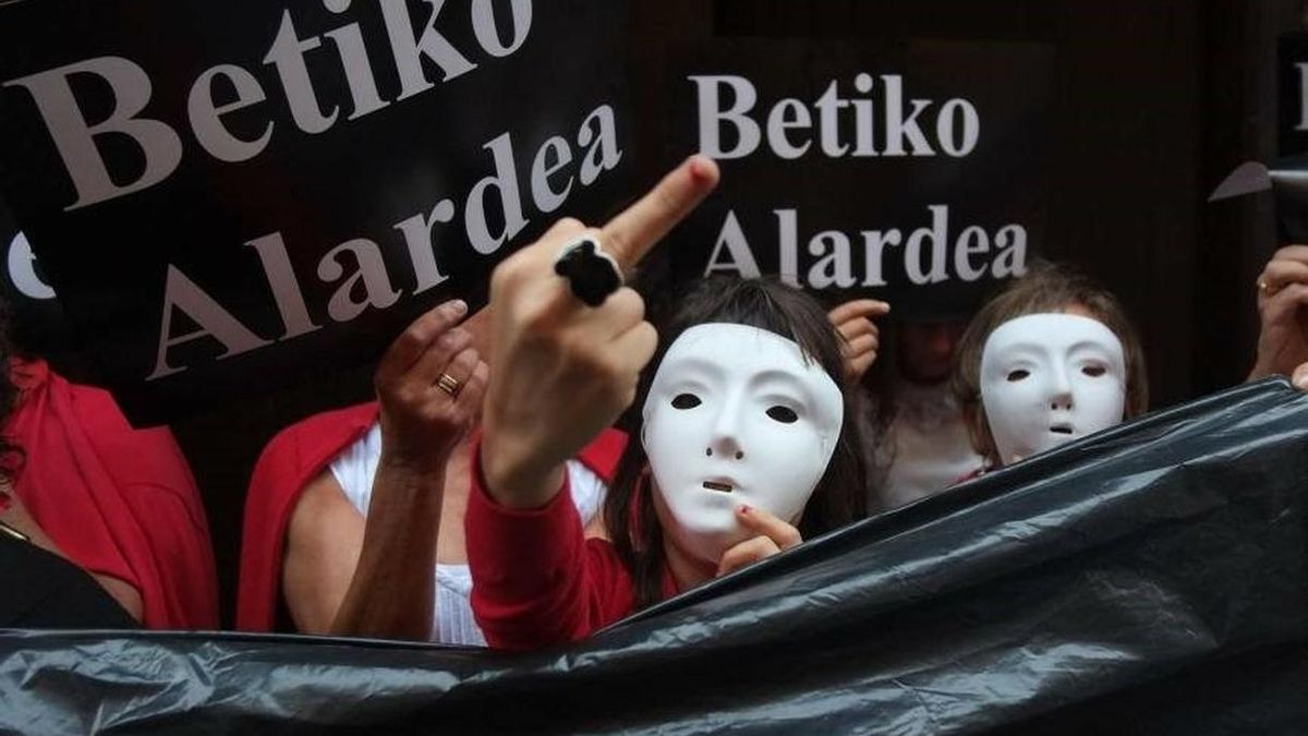 Compañía mixta Jaizkibel del Alarde de Hondarribia recuerda que está "prohibido" poner plásticos negros en su desfile