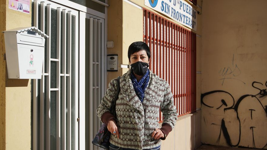 Maria Luisa, paciente de cáncer, presidenta de la asociación ROSAE y una de las personas que prestan su testimonio para el informe.