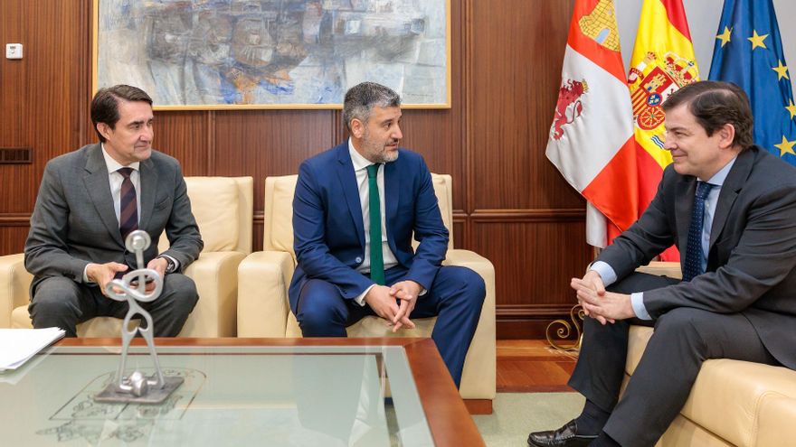 Mañueco promete el apoyo de la Junta a los pueblos de Babia para solucionar el conflicto del Puerto de Pinos con Mieres