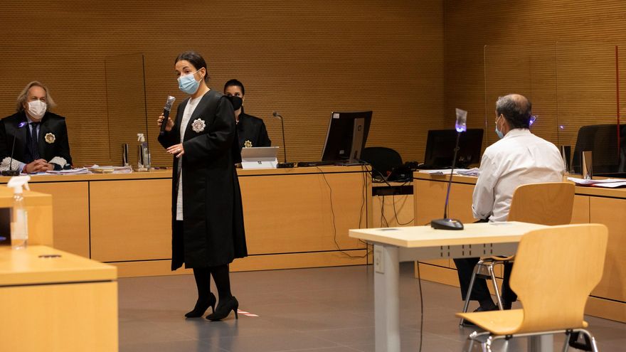Declarado culpable de cohecho el empresario que intentó sobornar a un edil de La Oliva para conseguir la explotación de un servicio de hamacas