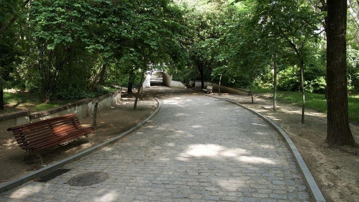 Camino con un túnel en la Quinta de los Molinos
