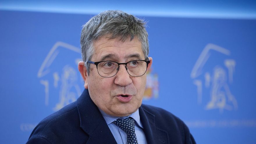 El portavoz del PSOE en el Congreso, Patxi López, durante una rueda de prensa posterior a la Junta de Portavoces, en el Congreso de los Diputados, a 6 de mayo de 2025, en Madrid (España).