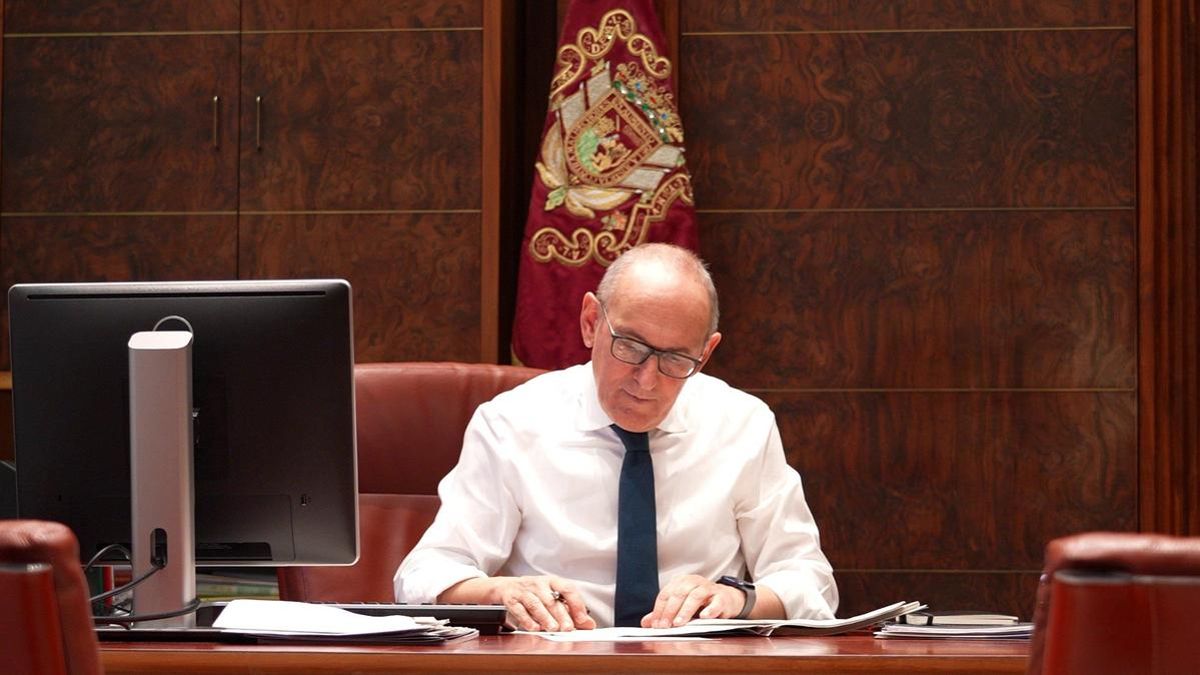 PNV y PSE-EE ultiman con Podemos e IU los presupuestos en Álava después de desbloquear el conflicto en las residencias