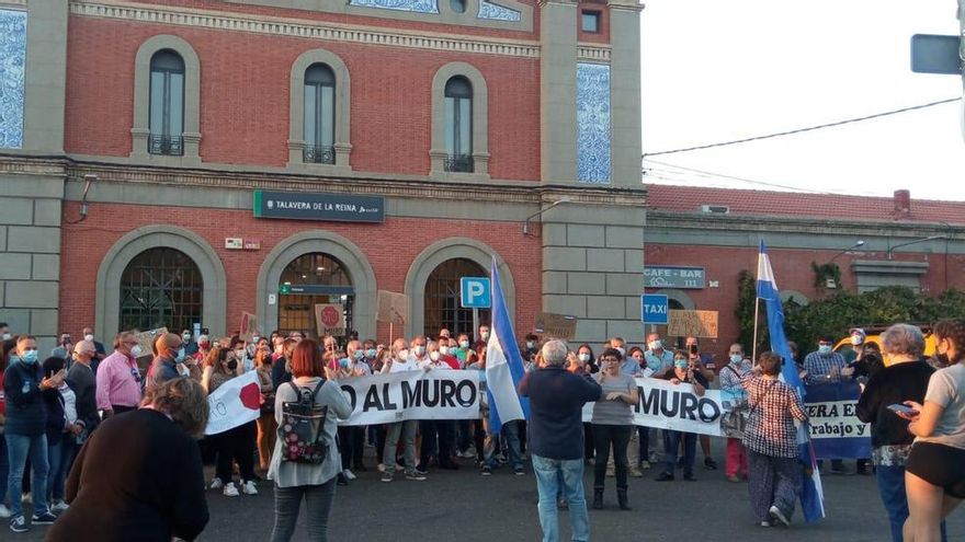 Castilla-La Mancha retrasa el AVE extremeño al pedir soterramientos, estaciones, cercanías y nuevas líneas