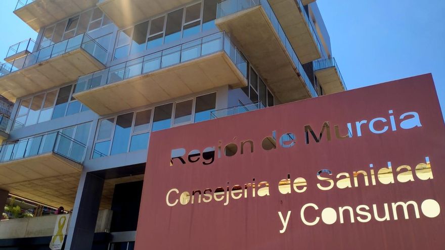Prótesis sin homologar y derivaciones irregulares: así operaba la trama de fraude dentro del Servicio Murciano de Salud